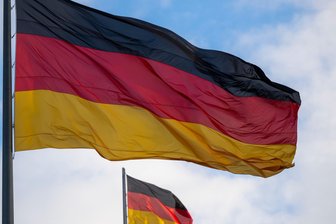AfD will Dauerbeflaggung auch in Mittelsachsen - Weht künftig dauerhaft die Deutschlandfahne vor Amtsgebäuden des Landkreises?