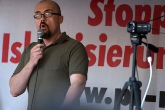 AfD-Zoff: Petry beschwert sich bei Poggenburg über Pegida-Gastspiel - Der Dresdner Pegida-Auftritt des sachsen-anhaltischen AfD-Landtagsabgeordneten Hans-Thomas Tillschneider sorgt für parteiinterne Querelen.