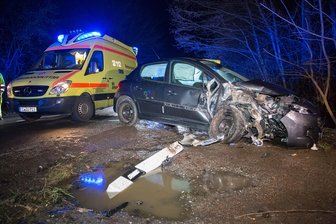 Affalter: 19-Jährige fährt gegen Baum - 