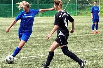 Affalter macht eine fast vergessene Erfahrung - Michelle Albrecht setzt zum Schuss an. Für einen Torjubel hat es für sie und ihre Teamkolleginnen vom SV Affalter zuhause gegen Waldenburg beim Debüt in der neuen Staffel noch nicht gereicht. 