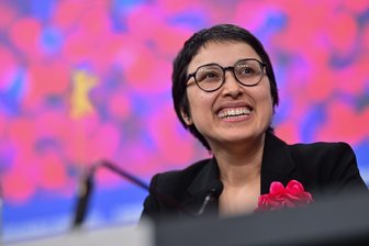 Afghanischer Humor und deutscher Schrecken: Die Berlinale 2026 hat begonnen! - Shahrbanoo Sadat, Regisseurin und Hauptdarstellerin des afghanischen Eröffnungsfilms „No Good Men“.