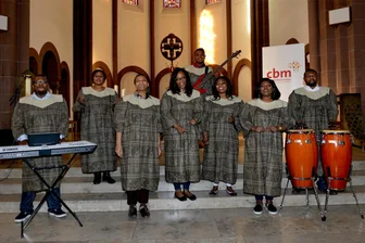 Afrikanische Klänge und Bilder aus Ruanda in Annaberger Festhalle - Die Sängerinnen und Sänger von „Chorale Africaine“ sind am Sonntag in der Festhalle Annaberg zu hören.