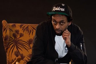 Afrob im Interview: „Ich weiß vieles über Deutsche, aber sie wenig über mich!“ - Robert Zemichiel ist Afrob.