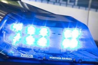 Aggressiver Rollstuhlfahrer überfährt Frau -