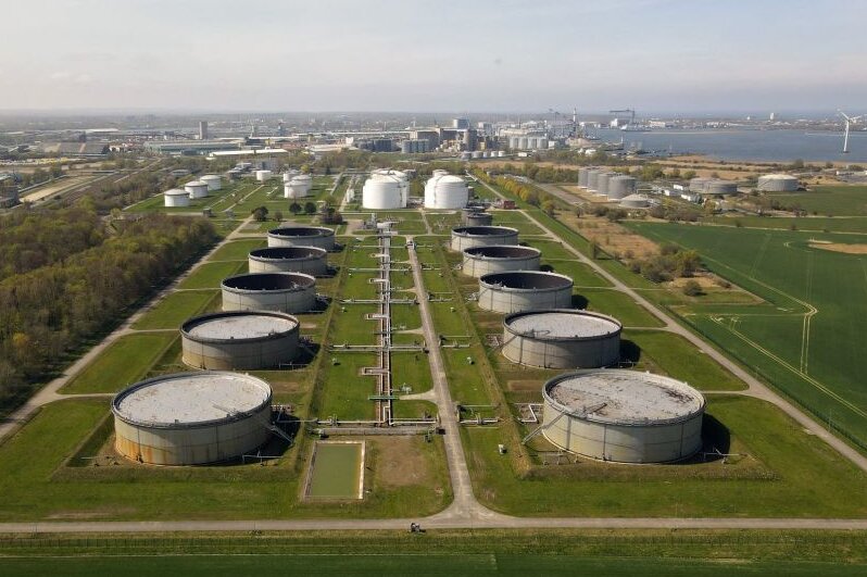 Agieren statt reagieren - Das Grosstanklager Ölhafen Rostock (GÖR) an der Ostsee.