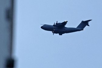Airbus vom Typ A-400M über Glauchau und Umgebung: Bundeswehr nennt Grund und Flughöhe - Das Transportflugzeug hat über Glauchau und Umgebung die Übungsanflüge auf den Flugplatz geprobt.