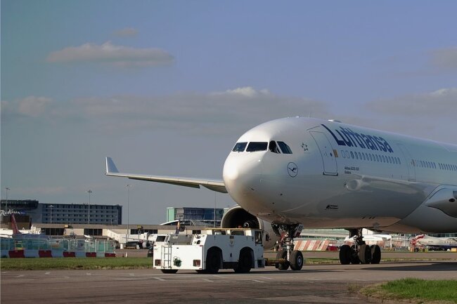 Airbus "Zwickau" darf wieder fliegen - Ein solcher Airbus mit dem Kennzeichen D-AIKQ trägt mittlerweile den Namen "Zwickau"