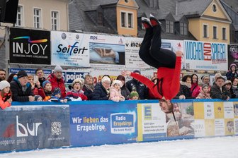 Akrobatik auf der Annaberger Eisarena -