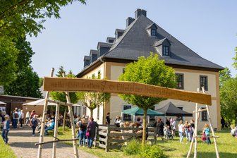 Aktion beim Ellefelder Schlossfest: Ort sucht Teilnehmer für Musikquiz - Das Obere Schloss in Ellefeld ist Schauplatz des Festes.