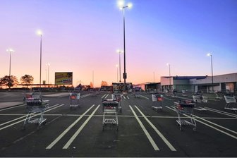 Aktion erst in Chemnitz, jetzt in Mittweida: Einkaufswagen auf Kaufland-Parkplatz verteilt - Zum Morgen des 2. Mai stellten Unbekannte den Parkplatz vor Kaufland mit Wagen zu.