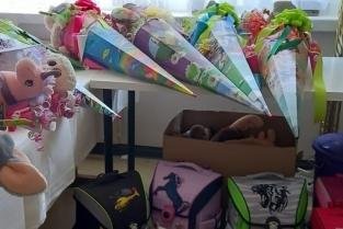 Aktion Kinderherzen füllt 12 Zuckertüten - Zwölf Zuckertüten und sieben neue Ranzen wurden von der Aktion Kinderherzen gefüllt. 