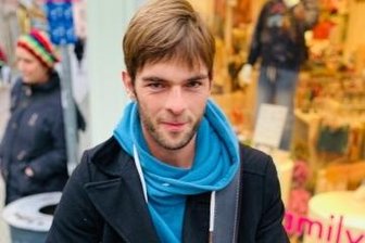 Aktion "Leser helfen": Es gibt nicht nur Geldspenden - Straßenmusiker Bastian Coburger sammelt für Deborah