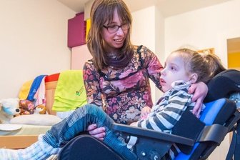 Aktion "Leser helfen": Was Kita-Schließungen für Familien mit schwerbehinderten Kindern bedeuten - Für Romy Wohlgemuth war die Zeit, als Deborah die Heilpädagogische Kita in Chemnitz nicht besuchen konnte, besonders schwer. Denn parallel mussten Deborahs Geschwister im Homeschooling betreut werden.