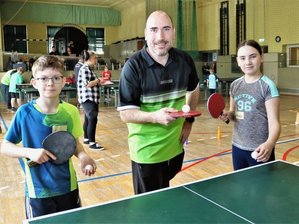 Aktionstag kommt bei Jugend gut an - Thomas Thieme (Mitte) freute sich über den Verlauf des Nachwuchsturniers. Mit dabei waren auch Luis Teeg (l.) und Leandra Thieme.