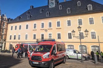 Alarm im Annaberger Rathaus: Alle müssen raus - Die Freiwillige Feuerwehr Annaberg war schnell vor Ort.