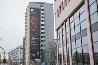Alarm in Chemnitzer Hochhaus: Wer steckt dahinter? - Der Vorfall ereignete sich in diesem Hochhaus in der Chemnitzer Innenstadt.