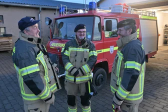 Alarm in Westsachsen: Weil Feuerwehrleute fehlen, wird Wehr aufgelöst - Aus der Feuerwehr Schönau wird die Löschgruppe Schönau: Michael Söllner, Martin Taubert und Roy Weichhold (von links) gehören zu den verbliebenen Kameraden, die künftig unter dem Kommando der Feuerwehr Wiesenburg ausrücken.