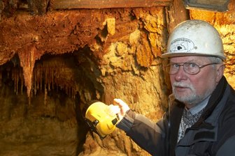 Alaunwerk Mühlwand lädt am Neujahrstag ein - Werner Albert präsentiert die Tropfsteingrotte im Alaunwerk Mühlwand bei Reichenbach.
