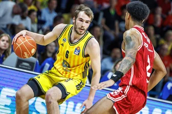 Alba Berlin deklassiert Bamberg und steht im Finale - Alba und Nationalspieler Malte Delow gewannen das entscheidende Spiel.