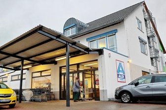 Aldi-Markt zurück in seiner Filiale - Statt Zelt wieder feste Filiale: Aldi-Markt in Schwarzenberg.