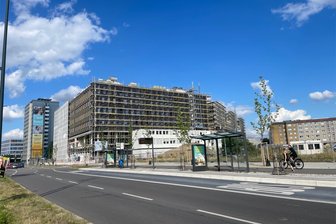 Aldi plant neuen Markt in Chemnitzer Zentrum - Der Rohbau des neuen Gebäudes an der Ecke Bahnhofstraße/Augustusburger Straße ist mittlerweile fertig.
