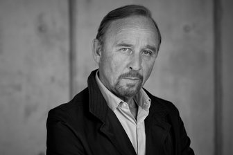 Alexander Held ist tot: Machte nicht nur als Bösewicht Filme besser - Der Schauspieler Alexander Held ist am 12. Mai im Alter von 67 Jahren gestorben.