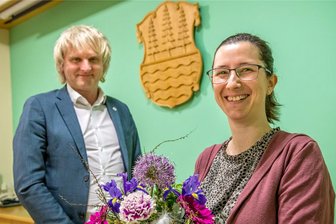 Alina Krause ist neue Stadträtin in Olbernhau - Alina Krause wurde von Bürgermeister Jörg Klaffenbach vereidigt.