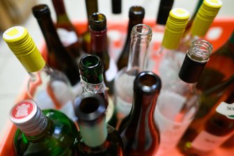 Alkohol-Absturz mit Folgen: Chemnitzer Kleingärtnerin geht auf Polizeibeamte los – Urteil! - In Chemnitz stand eine Frau vor Gericht, die unter erheblichem Einfluss von Alkohol auf einem Gartenfest die Kontrolle über sich verlor. Selbst die Polizei hatte ihre liebe Mühe, sie unter Kontrolle zu bekommen.