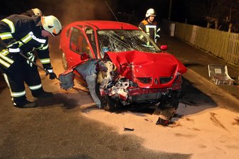 Alkoholisierter Autofahrer begeht nach Kollision Fahrerflucht -