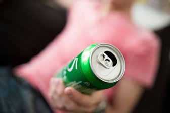 Alkoholsucht anerkennen - der erste Schritt zur Hilfe - Der regelmäßige Griff zum Bier? Wer an einer Alkoholabhängigkeit leidet, benötigt in der Regel Hilfe.