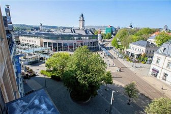 Alkoholverbot kehrt ins Plauener Zentrum zurück: Wie der Polizeipräsident den Gewalt-Brennpunkt Postplatz sieht - Der Plauener Postplatz kommt nicht aus den Schlagzeilen: Immer wieder gibt es kleinere und größere Vorfälle. Um den Platz herum herrscht nach Aussage des Polizeipräsidenten indes weitgehend Normalität.
