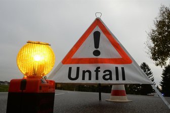Alkoholverdacht bei Mopedunfall: 17-Jähriger in Altzschillen schwer verletzt - Ein jugendlicher Mopedfahrer ist bei Altzschillen bei einem Unfall schwer verletzt worden.