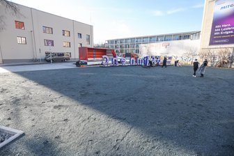 Alle Chemnitzer dürfen mitmachen: Meinungen zu einer Kunstaktion erwünscht - Das Ödland vor der Hartmannfabrik soll nicht nur begrünt, sondern auch künstlerisch gestaltet werden.