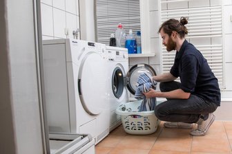 Alle Chemnitzer Haushalte betroffen: Abwasserbetrieb will Gebühren-Hammer entschärfen - Auch ein sparsamer Umgang mit Wasser in Haushalt und Gewerbe schützt die Chemnitzerinnen und Chemnitzer nicht vor steigenden Abwassergebühren. Im Gespräch sind derzeit Steigerungen von zum Teil über 30 Prozent.