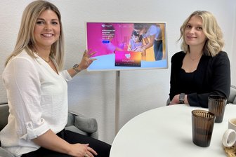 „Alle Infos per App“: Schwarzenberger Softwareentwickler krempeln Kita-Alltag um - Stefanie Plügge im Gespräch mit Kita-Leiterin Heidi Schuffenhauer aus Marienberg, wo die App seit 2021 genutzt und getestet wird.
