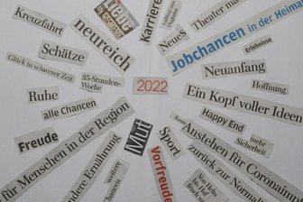 Alle Jahre wieder: Die guten Vorsätze - Mannigfaltig sind die Absichten, Wünsche und persönlichen Ziele der Menschen in Westsachsen fürs bevorstehende neue Jahr. Unser Fotograf hat aus der Zeitung ein paar passende Schlagworte herausgesucht.