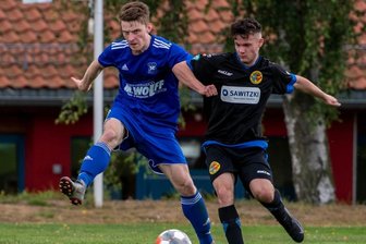 "Alle stehen für das neue Spieljahr bereit" - Mittelsachsenligist BSC Motor Rochlitz, hier mit Tim Kühn (l.), hatte am Sonntag seinen letzten Test in Lunzenau mit Henry Schuffert mit 2:1 gewonnen. In die Saison starten die Rochlitzer mit einem Heimspiel.