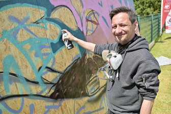 Alles auf Grau? Warum das Festival „Spray the Grey“ in Zwickau mit einem Tabubruch beginnt - Der freischaffende Graffiti-Künstler Rico Gruner (45), bekannt als „TaskOne“, hat in Zwickau schon einige Werke hinterlassen.