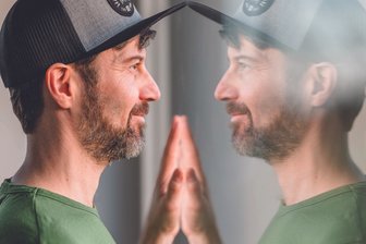 „Alles kann“ im Erzgebirge: Berliner Musiker produziert Single mit Schneeberger Schulchor - Krogmann alias Stefan Schuldt bringt zusammen mit Schneeberger Schülern eine Single heraus.