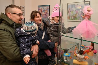 Alles pink: Barbie und Familie im Heimatmuseum Geithain - Besucher jeden Alters haben Spaß an der neuen Barbieschau.