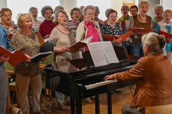 Alles singt in Chemnitz: Zehn Chöre laden dazu ein - Für den Auftakt der Woche der offenen Chöre sorgte mit einer öffentlichen Probe am Montagnachmittag Chor der Volkssolidarität.