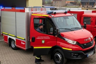 "Alltag war oft eine Herausforderung" - Im Dezember hatte die Feuerwehr Gröbschütz ein neues Tragkraftspritzenfahrzeug mit Wassertank erhalten. Ein baugleiches Exemplar will die Gemeinde nun noch für die Bernsdorfer Wehr anschaffen.