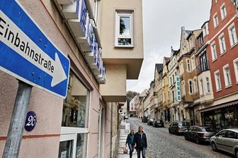 Alltagstaugliche Radwege geplant - Im unteren Bereich der Weinkellerstraße könnten Radfahrer bald in beide Richtungen freie Fahrt haben.