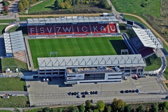 Alois-Glaubitz-Stadion Zwickau statt GGZ-Arena? Was die Fans sich wünschen und was möglich ist - Die GGZ-Arena Zwickau aus der Vogelperspektive. Für einen Spieltag soll das „Schwanennest“ in Alois-Glaubitz-Stadion umbenannt werden, um die verstorbene Fußball-Ikone zu ehren.