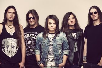 Alpha Tiger haben einen neuen Sänger - Peter Langforth, David Schleif, Benjamin Jaino, Dirk Frei und Alexander Backasch sind neuerdings Alpha Tiger.