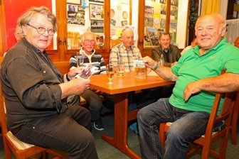 Als eine Dorfmannschaft die Meisterschaft gewann - Ulrich Böttcher (l.) und Jürgen Schlachte gehörten beim 5:4-Sieg im Finale der DDR-Meisterschaft gegen den FC Karl-Marx-Stadt zu den Torschützen für die Jugend der BSG Motor Werdau. Das ist 60 Jahre her.