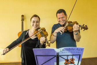 Als Erwachsener ein Instrument lernen - Jeden Tag übt Jens Czerwinka auf seiner Geige, einmal pro Woche geht er zum Unterricht bei Valeria Bulnova. So richtig zufrieden ist er mit seiner Leistung nie, Spaß macht es ihm trotzdem. "Ich will dieses Instrument knacken", so der Dresdner. Seine Lehrerin sagt: "Er ist schon ziemlich gut."