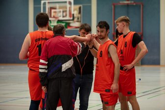„Als hätte jemand den Stecker gezogen“: Freiberger Basketballer in Play-Down-Runde weiter sieglos - Tapfere Miners: Nur zu fünft konnte der ATSV am Sonntag antreten, bot dem Spitzenreiter aber lange Paroli.