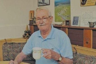 Als kein Krümel Brot verschwendet wurde - Anton Günther Lehmann in seinem Arbeitszimmer im Klingenthaler Haus.