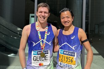 Als Marathon-Guide durch Tokio: Ein Plauener und sein ungewöhnliches Debüt mit olympischen Hintergedanken - Julian Gering (links) und Tien-Fung Yap haben gemeinsam den Tokio Marathon in unter drei Stunden gemeistert.